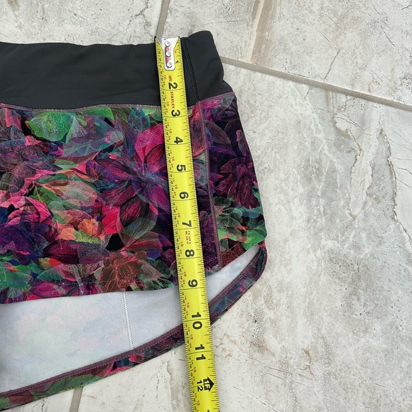 Lululemon Speed Up Low-Rise Lined Short 2.5" Vivid Floral Tone Multi
Size 10 - Picture 11 of 12